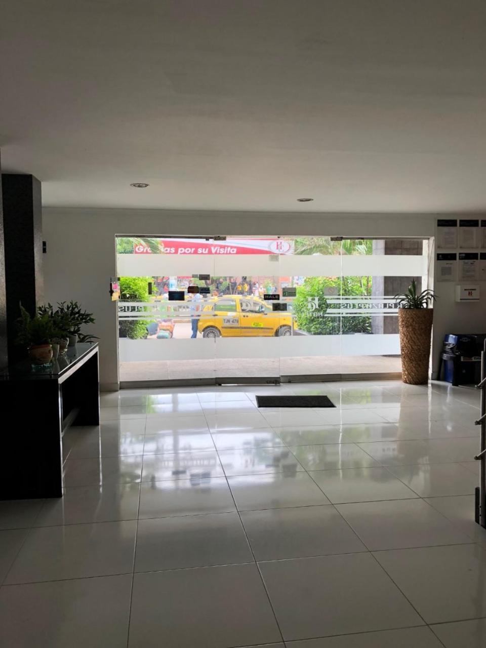 Hotel Center Plaza Plus Кукута Екстер'єр фото